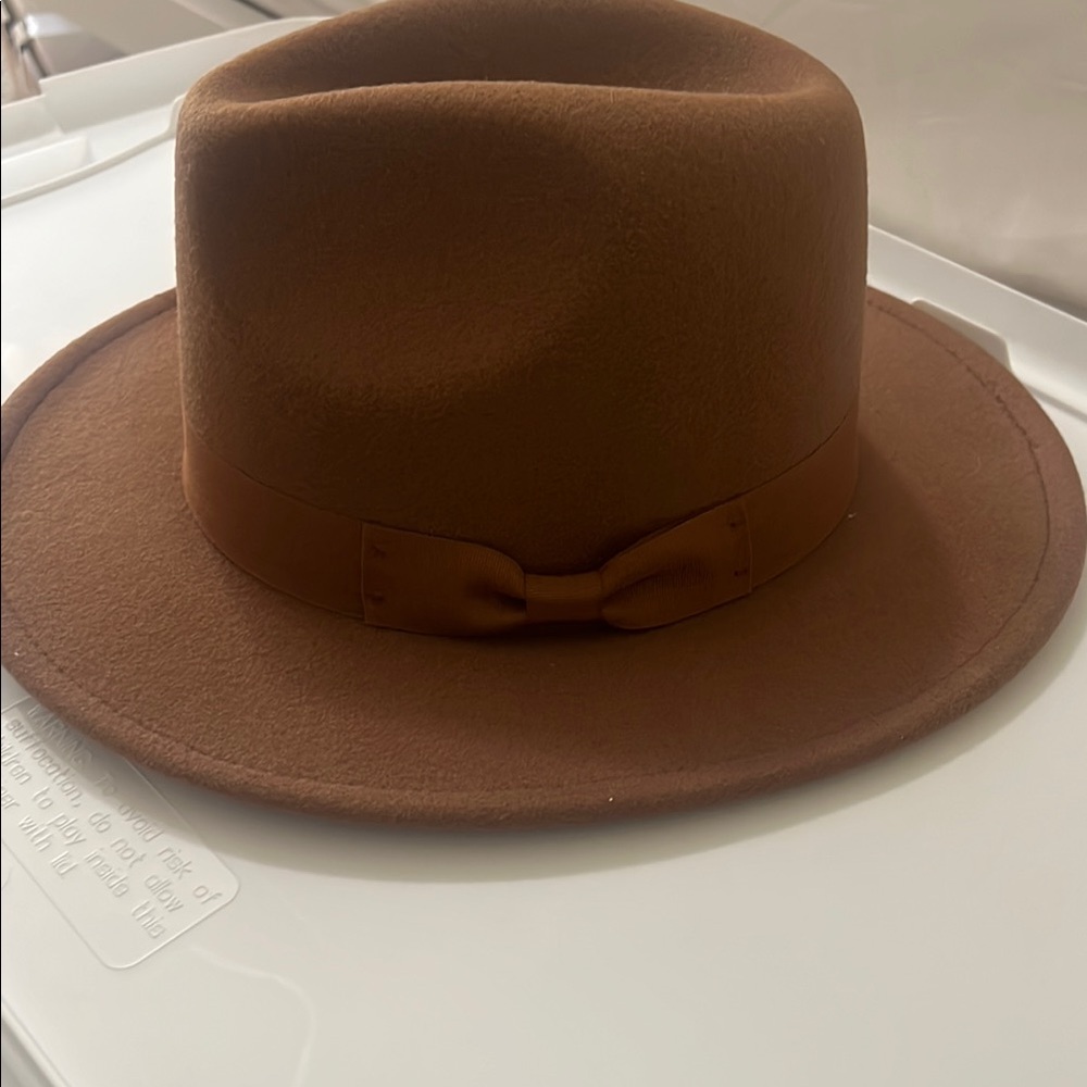 Elegant Brown Wide-Brimmed Fedora